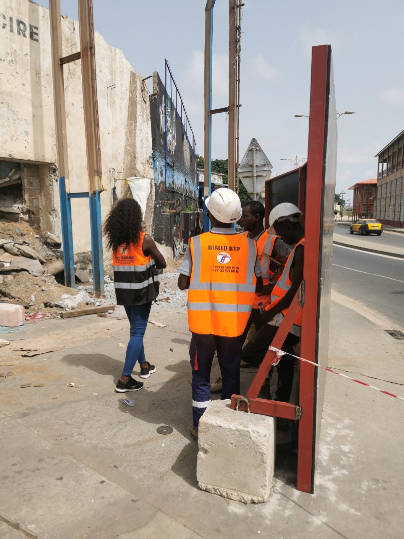 Fencing work at the roundabout of Conakry Guinea station